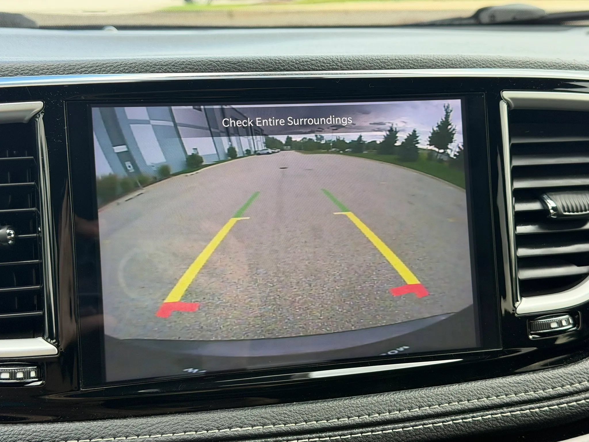 Used 2021 Chrysler Pacifica Touring w/ S Appearance Package FWD image 30