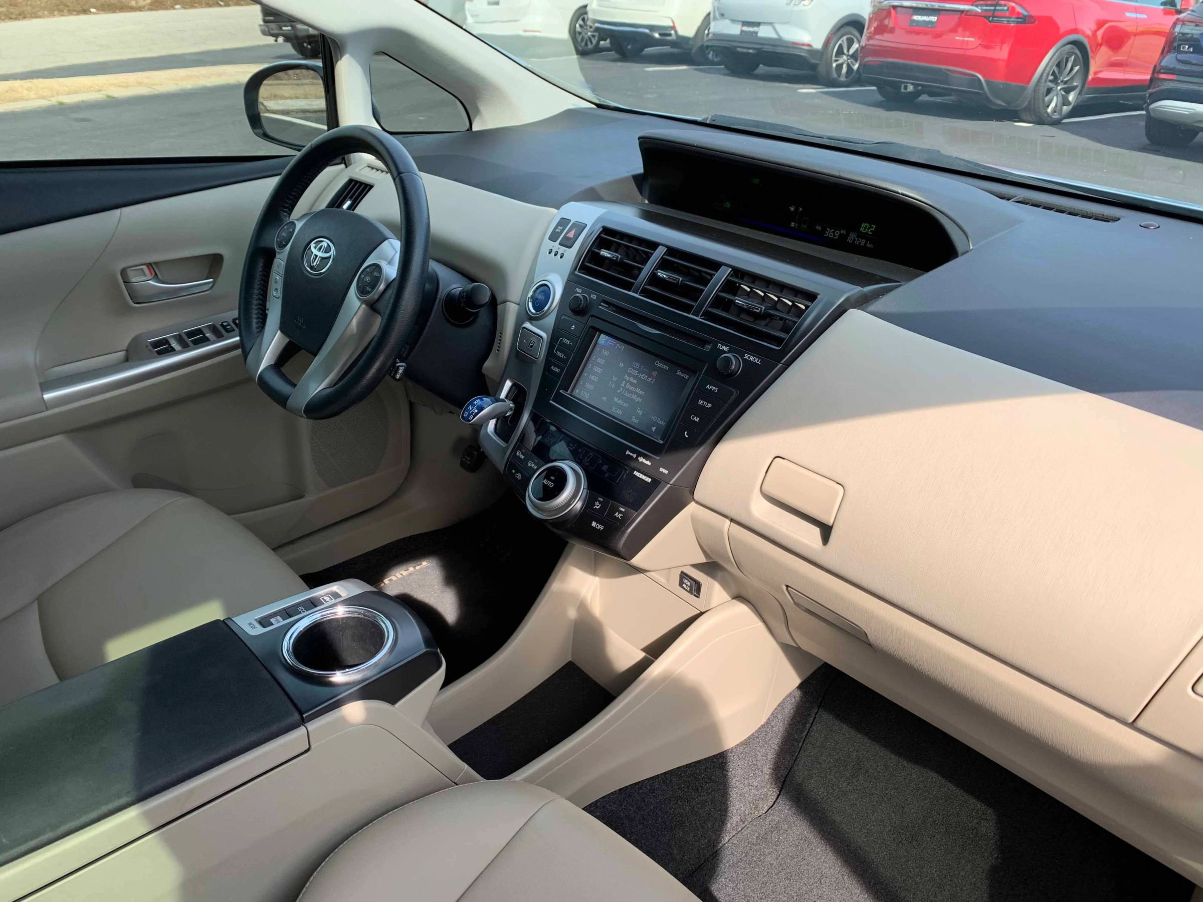 Used 2014 Toyota Prius V Five image 17