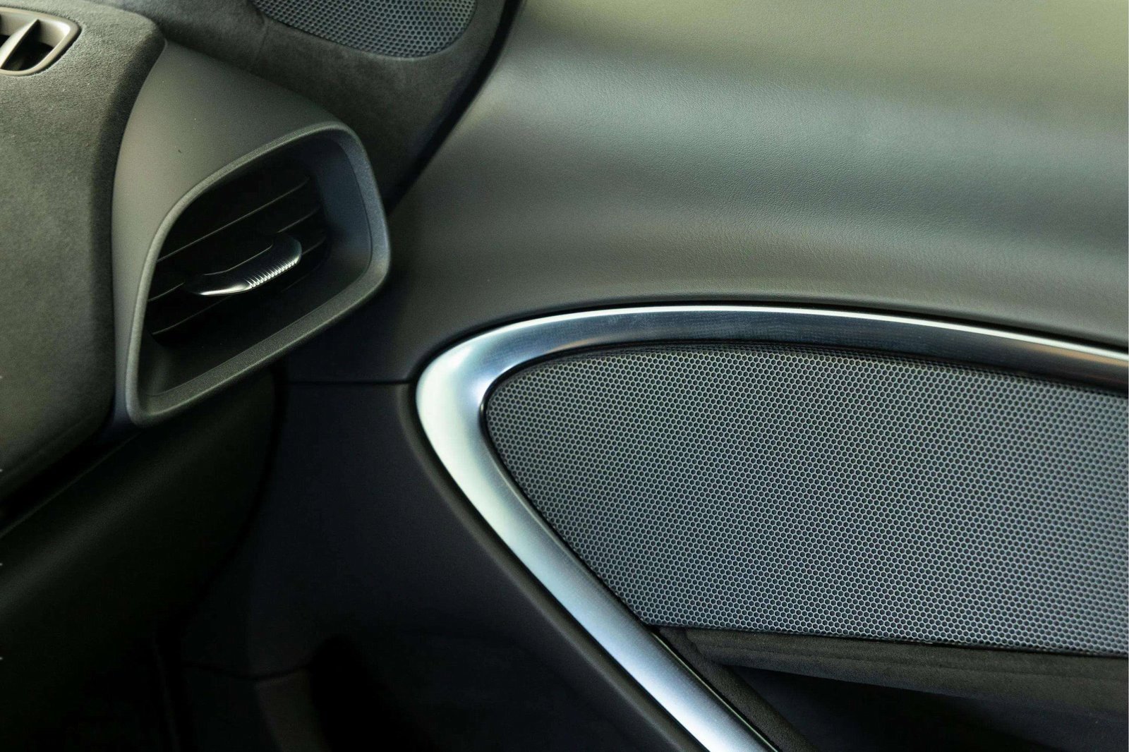 New 2026 McLaren Artura image 35