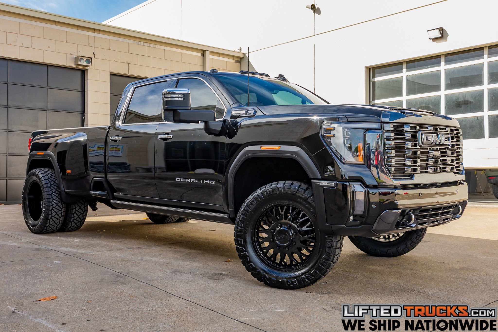 Used 2024 GMC Sierra 3500 Denali Ultimate AWD/4WD image 1