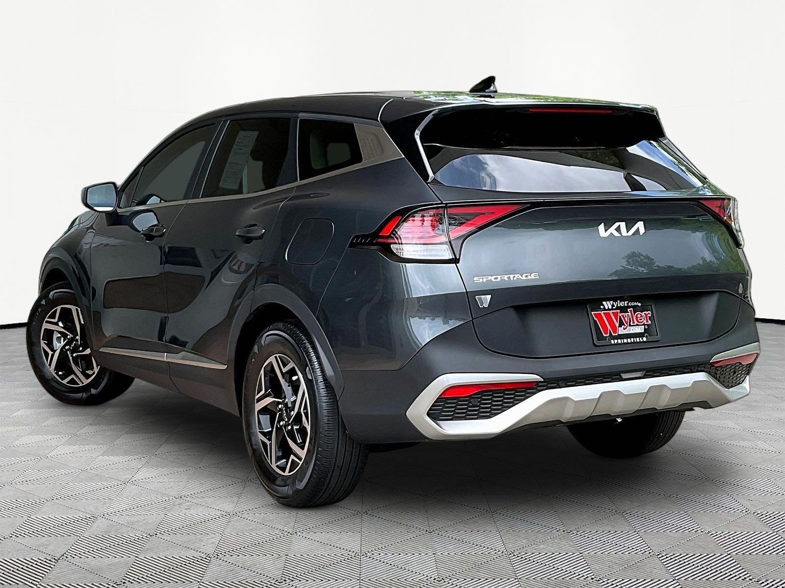 Used 2023 Kia Sportage LX FWD image 4