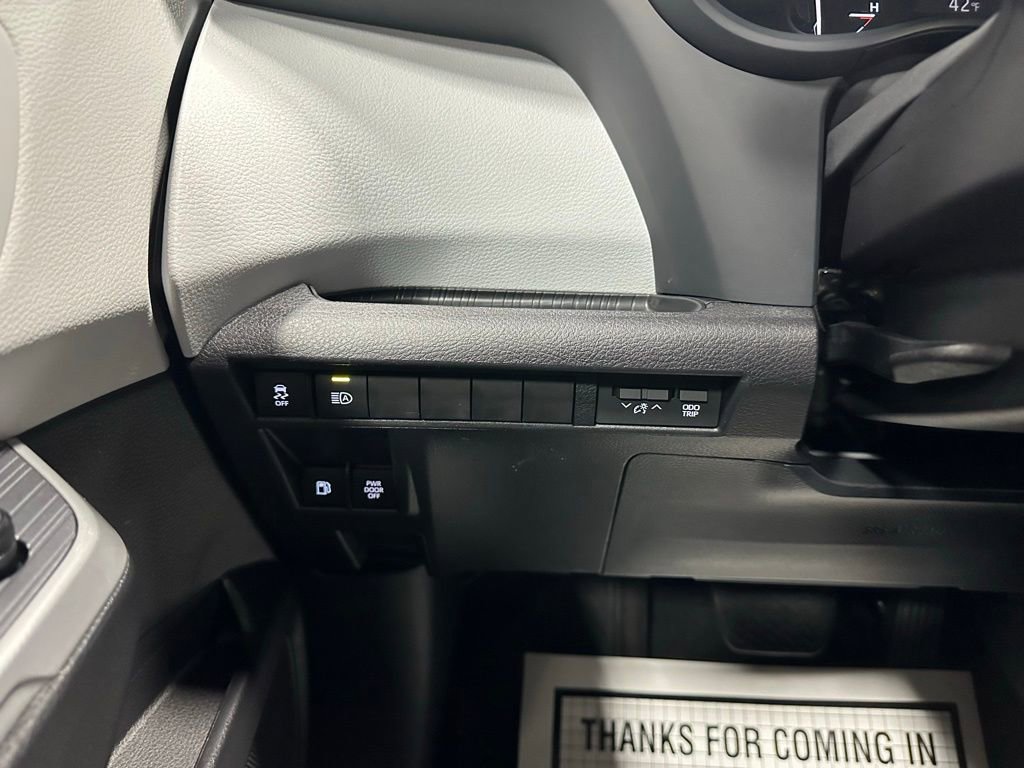 Used 2025 Toyota Sienna LE image 17