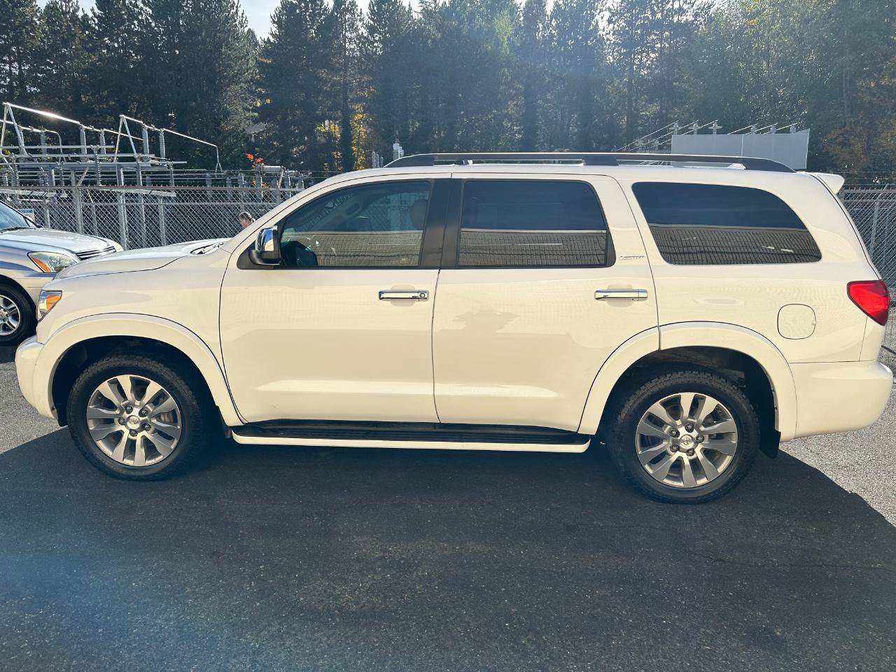 Used 2014 Toyota Sequoia Limited AWD/4WD image 8