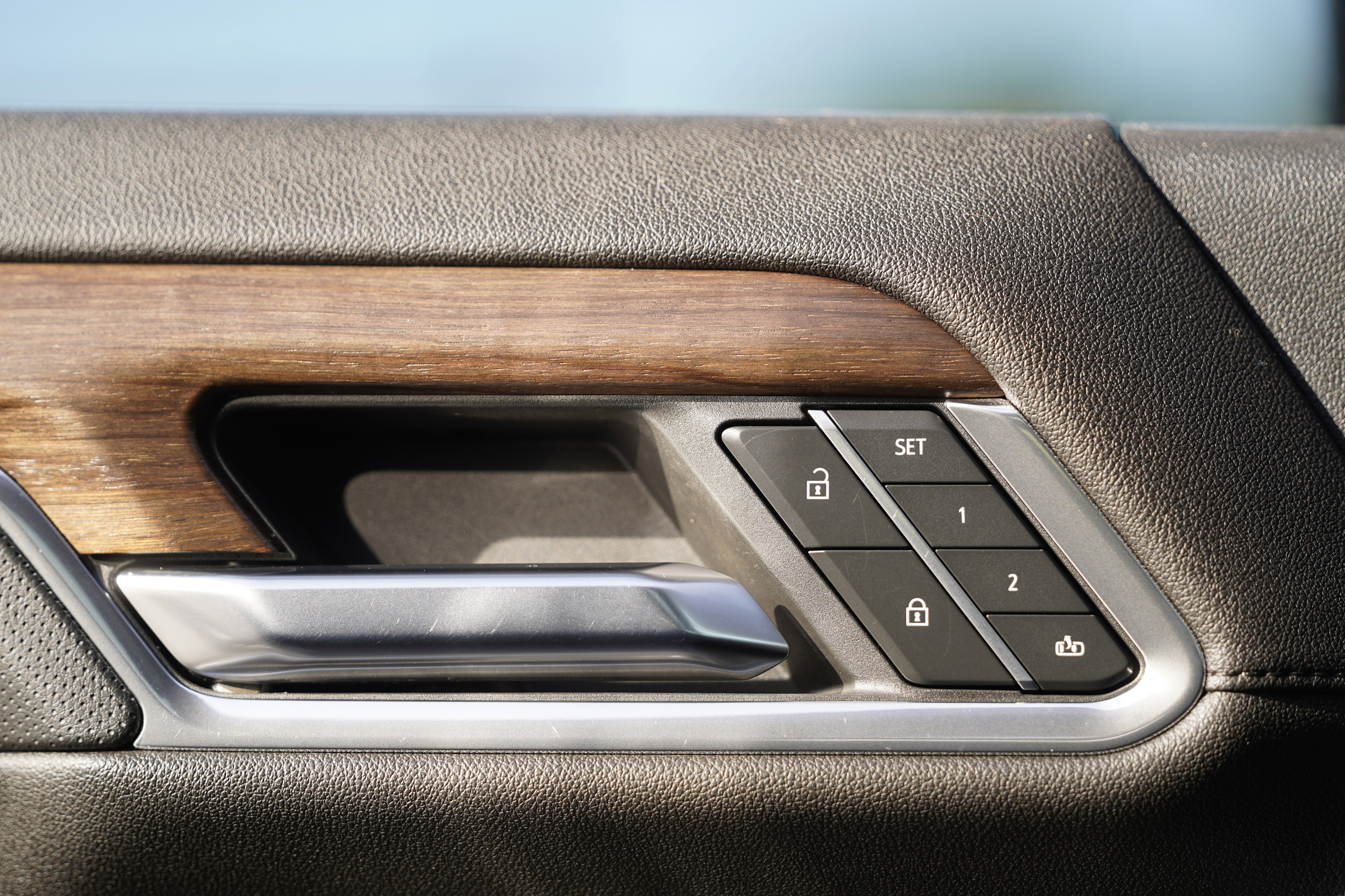 Used 2024 Chevrolet Silverado 2500 High Country w/ Midnight Edition AWD/4WD image 16