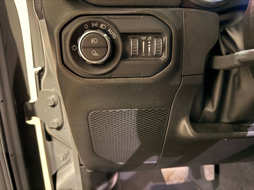 Used 2022 Jeep Gladiator Overland image 14