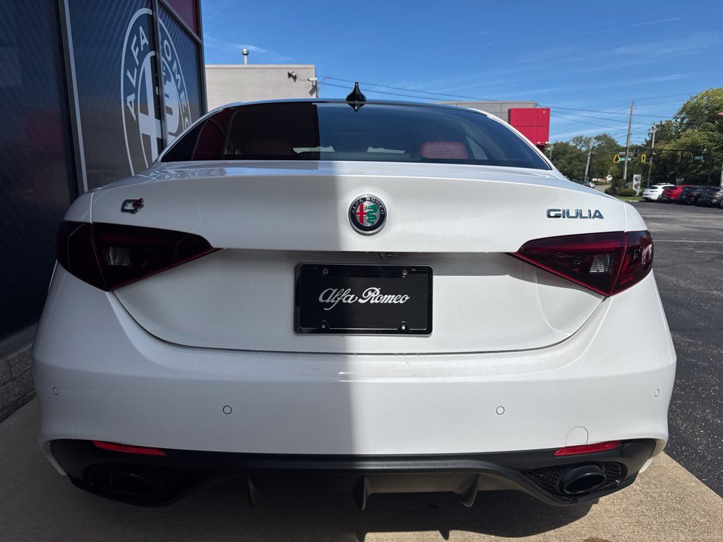 Used 2022 Alfa Romeo Giulia Veloce AWD/4WD image 10