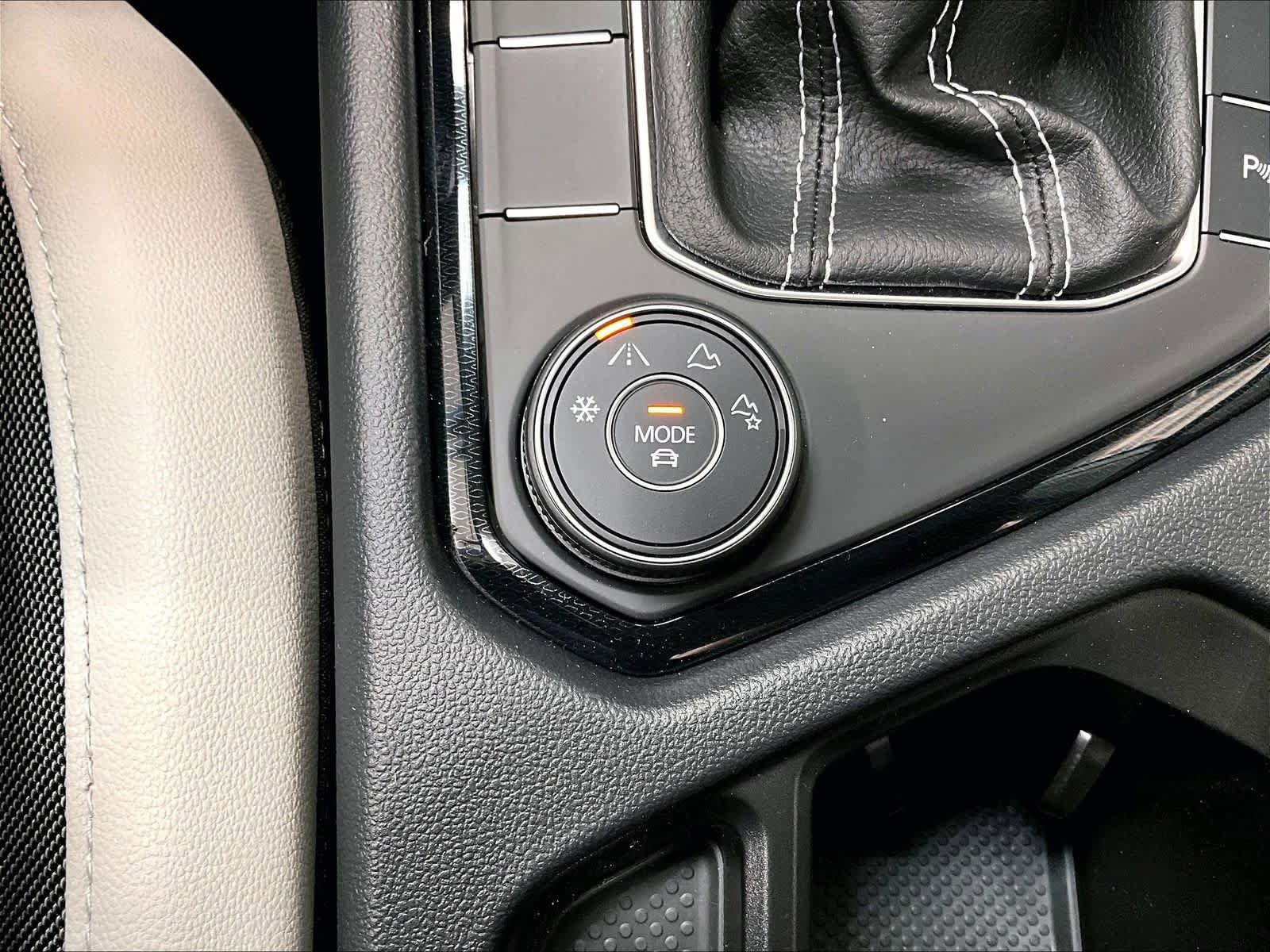 New 2026 Volkswagen Taos SE AWD/4WD image 22