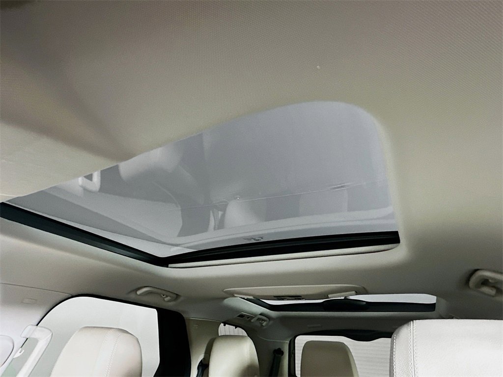 Used 2020 Land Rover Discovery Landmark image 21