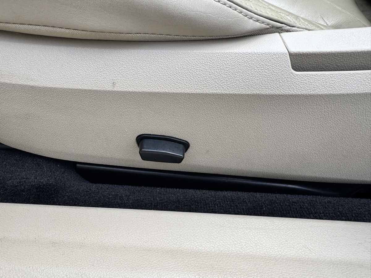 Used 2013 Chrysler 200 Limited FWD image 38
