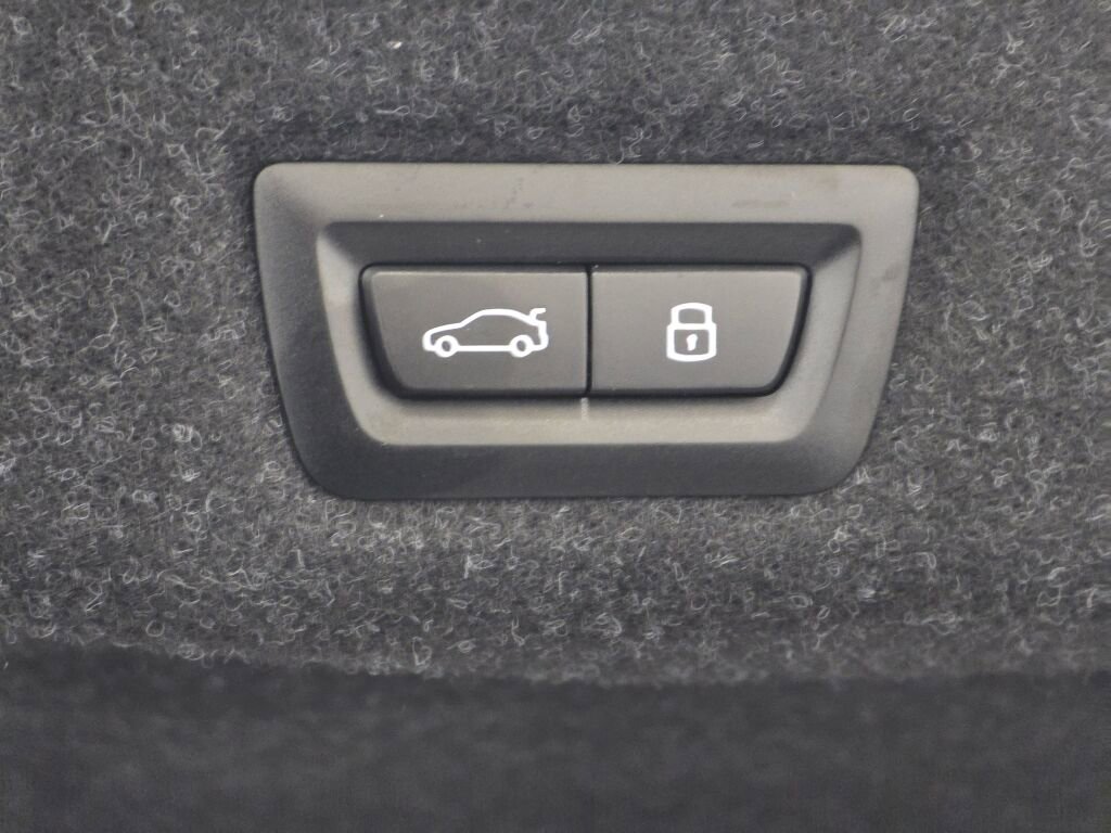 Used 2026 BMW 530i xDrive w/ Premium Package image 23