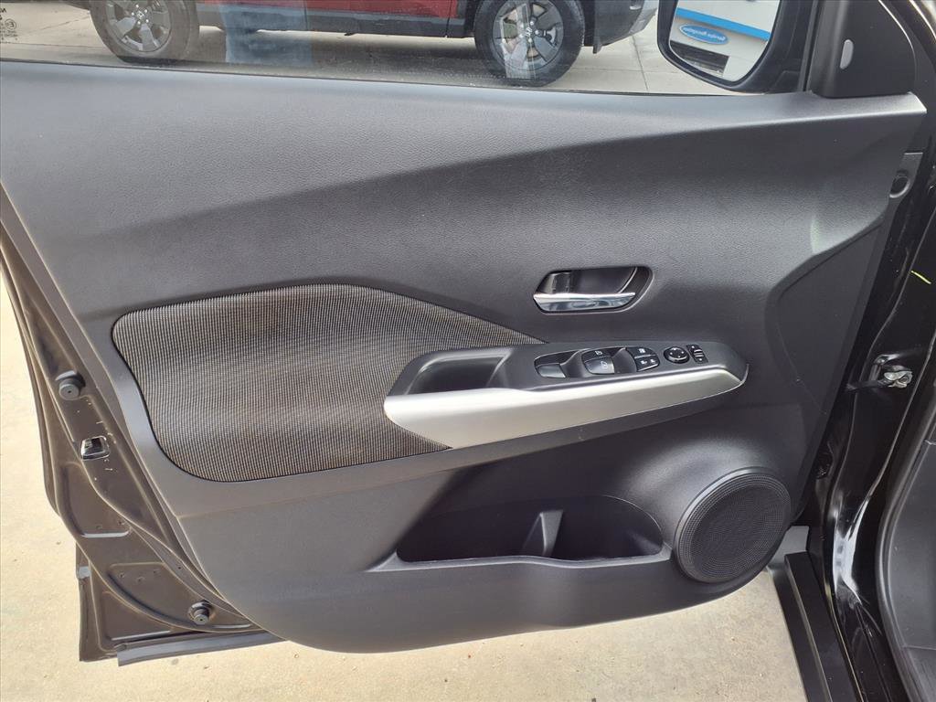 Used 2018 Nissan Kicks SV image 16