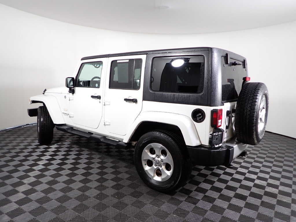 Used 2013 Jeep Wrangler Unlimited Sahara w/ Dual Top Group AWD/4WD image 10