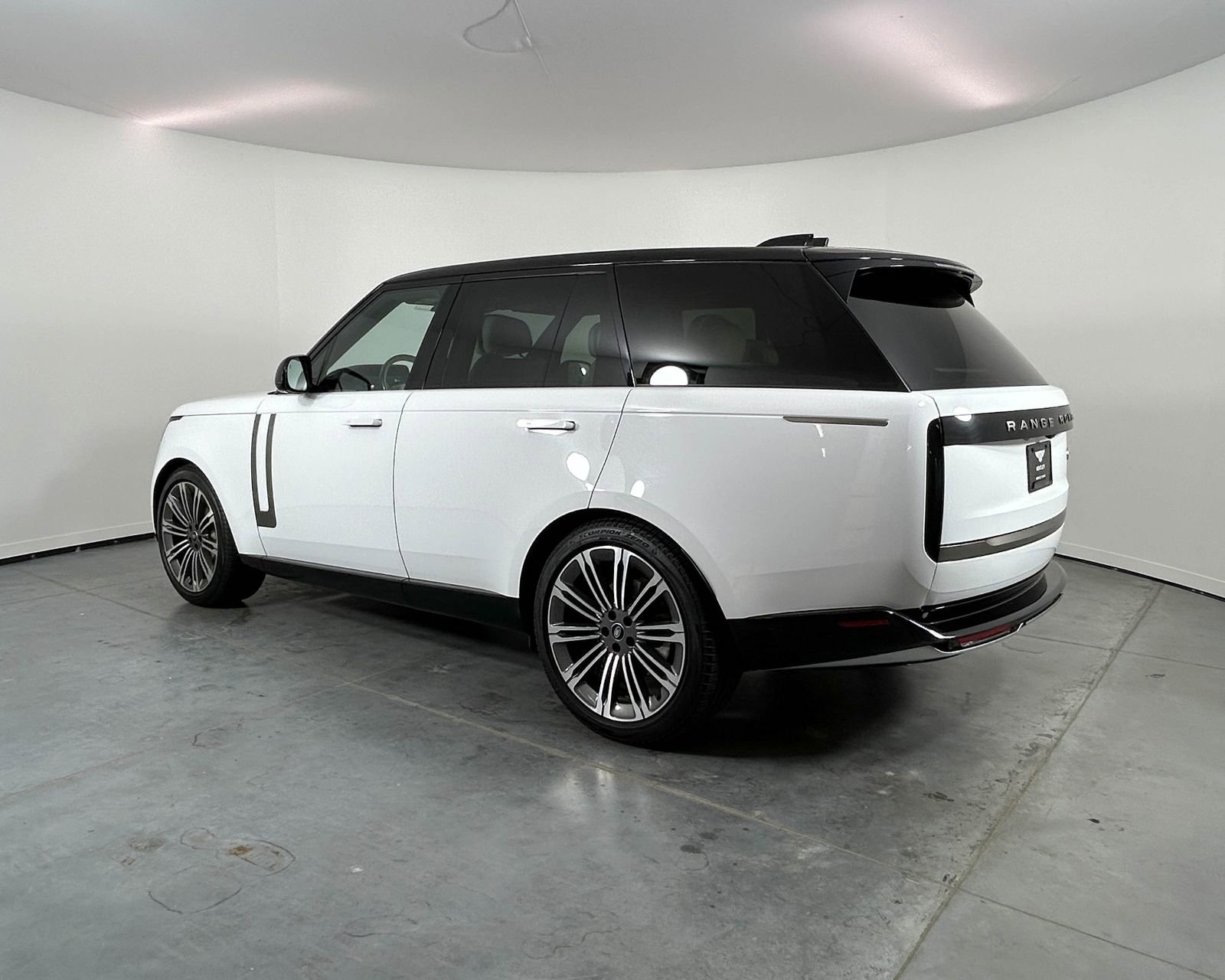 Used 2023 Land Rover Range Rover SE image 7