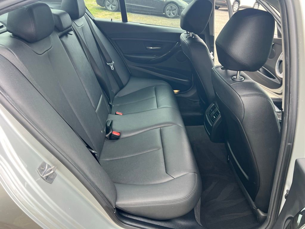 Used 2018 BMW 320i xDrive Sedan AWD/4WD image 15