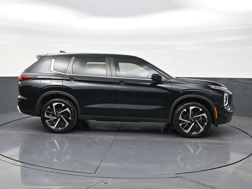 Used 2022 Mitsubishi Outlander SE image 6