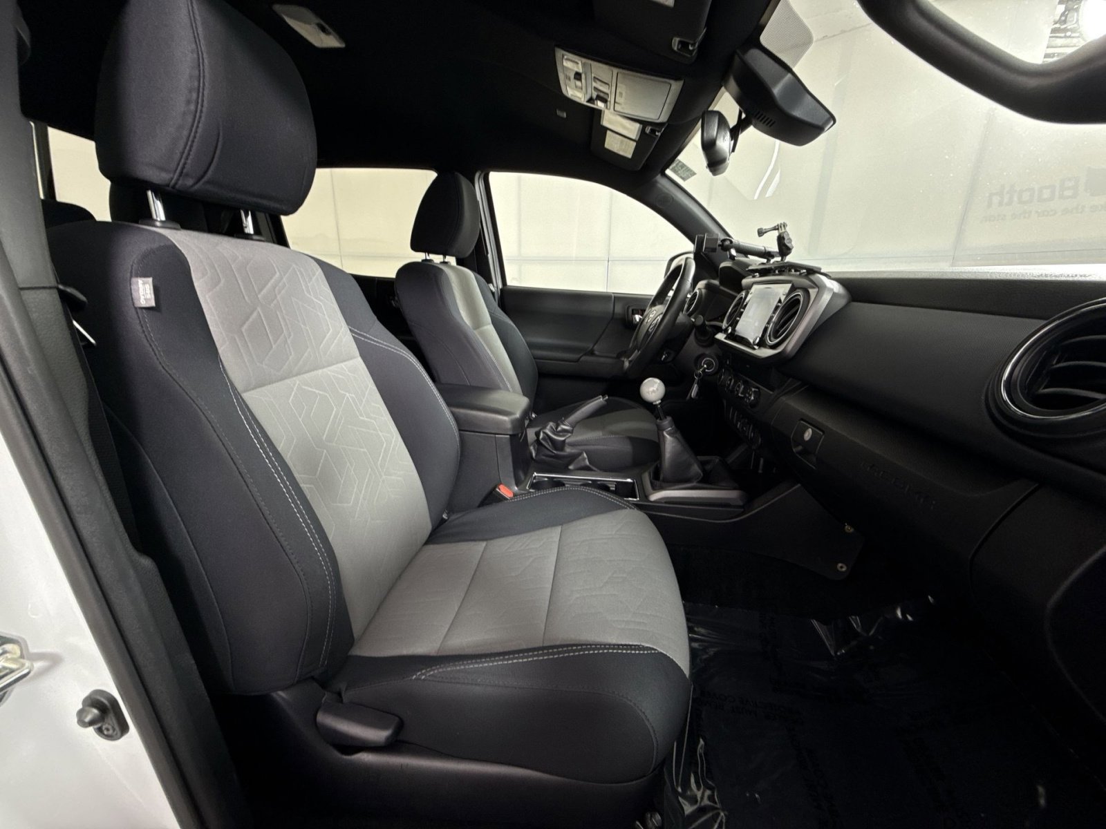 Used 2020 Toyota Tacoma TRD Off-Road image 26