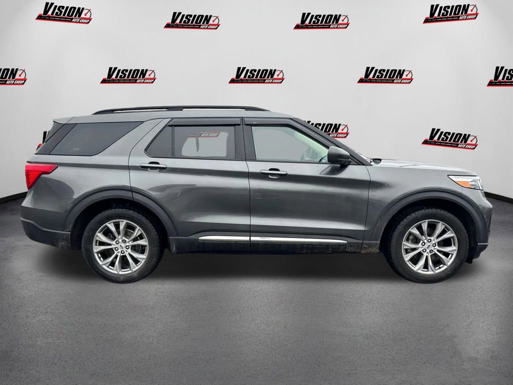 Used 2020 Ford Explorer XLT w/ Equipment Group 202A image 4