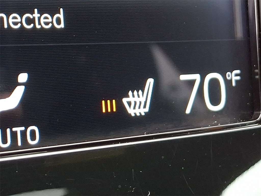 Used 2020 Volvo XC40 T5 R-Design w/ Protection Package Premier image 25