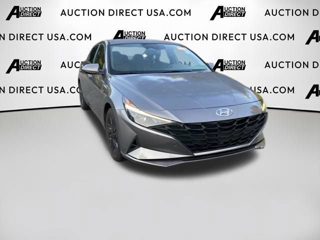 Used 2022 Hyundai Elantra SEL w/ Convenience Package FWD image 3