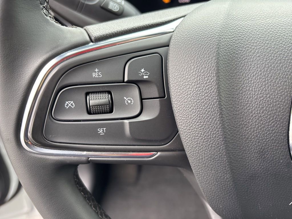 Used 2025 Buick Envista Sport Touring w/ Experience Buick Package image 17