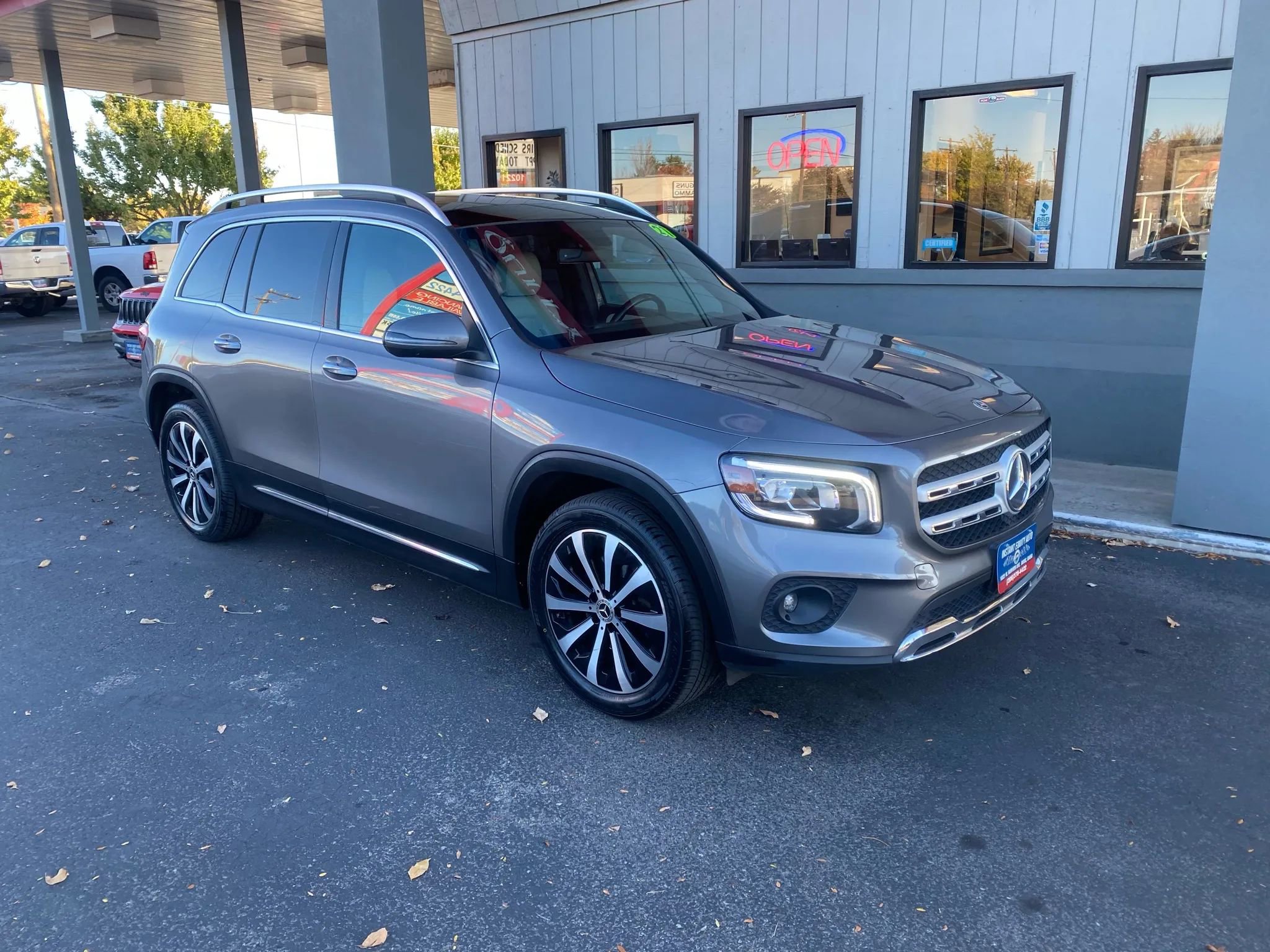 Used 2021 Mercedes-Benz GLB 250 4MATIC image 2