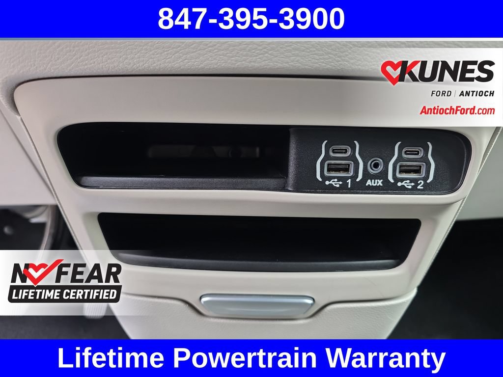 Used 2023 Chrysler Pacifica Touring-L FWD image 23