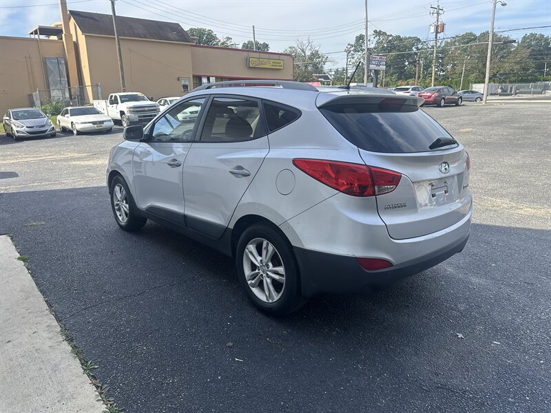 Used 2011 Hyundai Tucson GLS FWD image 8