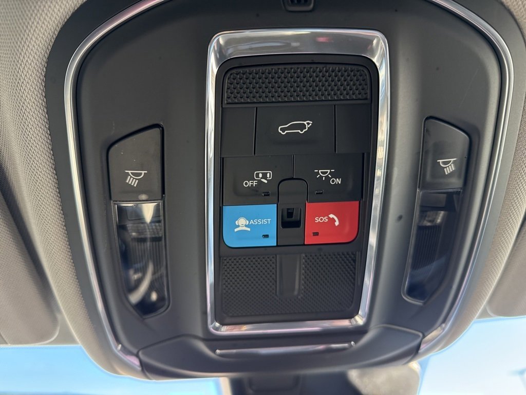 Used 2023 Jeep Grand Cherokee Limited w/ Black Appearance Package image 31