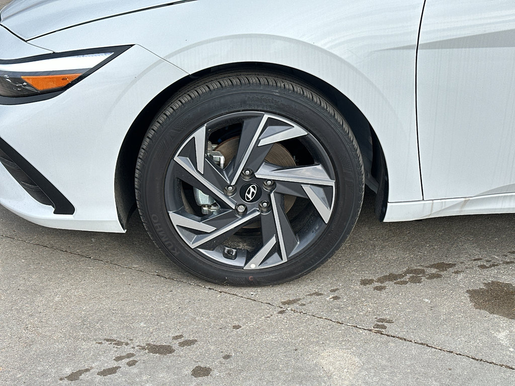 New 2025 Hyundai Elantra Sport image 3