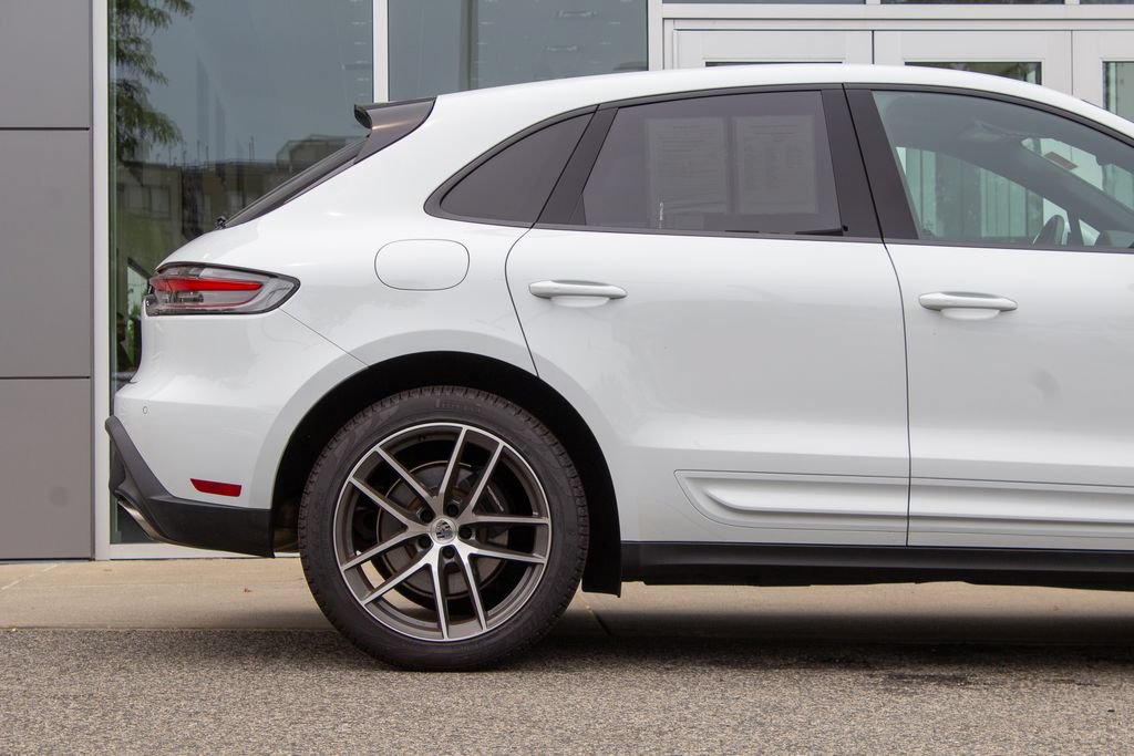 Used 2025 Porsche Macan AWD/4WD image 6