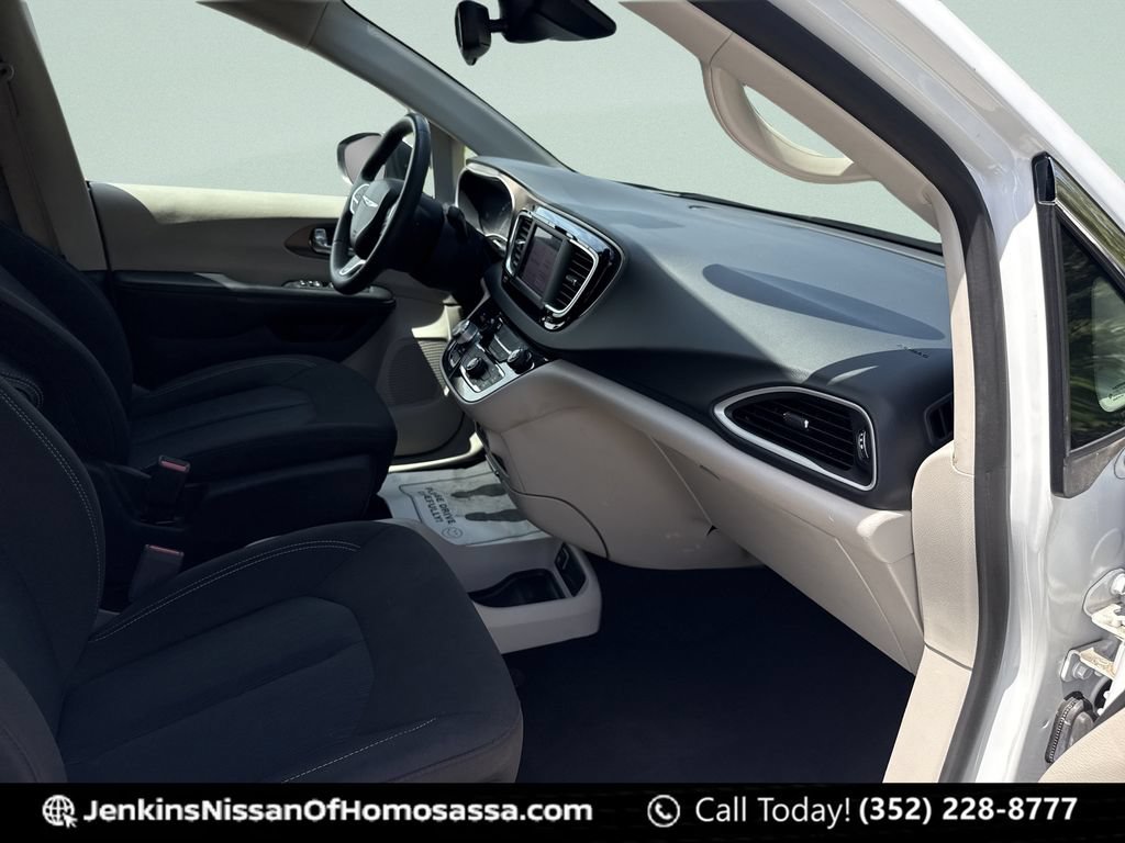 Used 2023 Chrysler Voyager LX FWD image 22