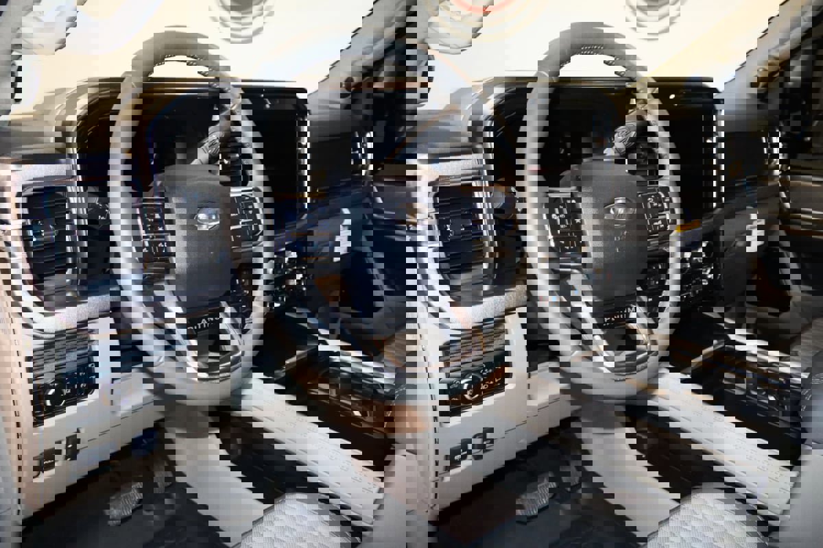 Used 2026 Ford F250 Platinum w/ Platinum Plus Package image 51