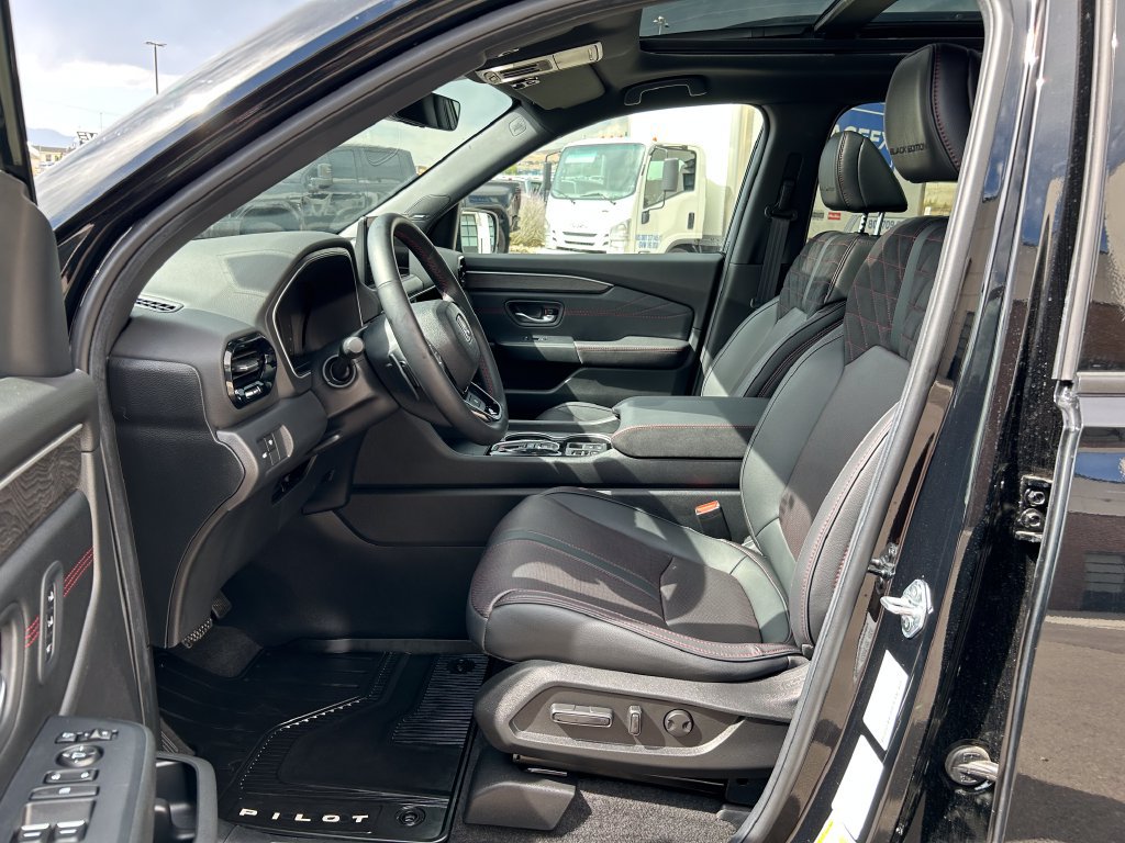 Used 2026 Honda Pilot Black Edition image 9