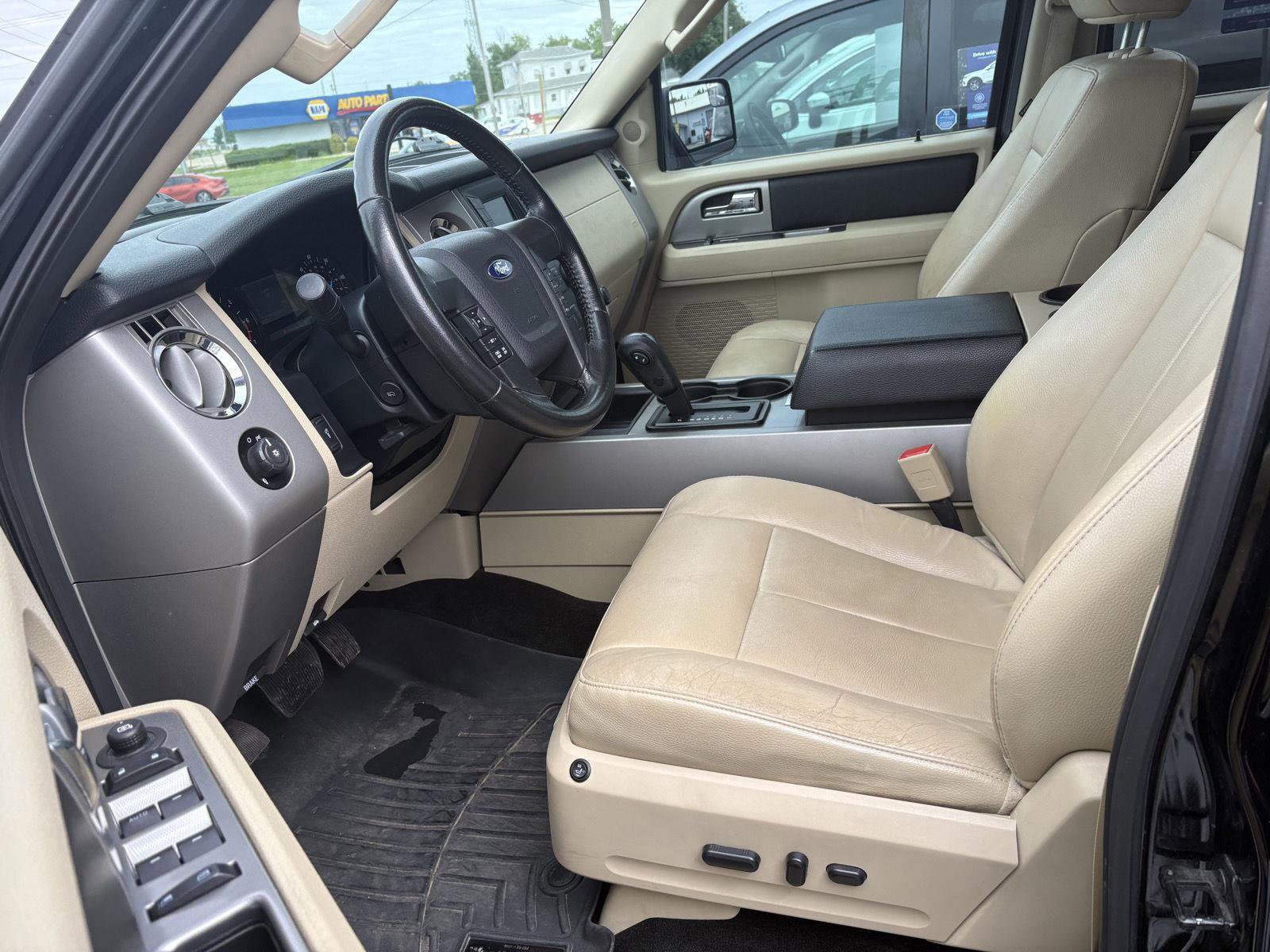 Used 2016 Ford Expedition XLT w/ Equipment Group 201A AWD/4WD image 4