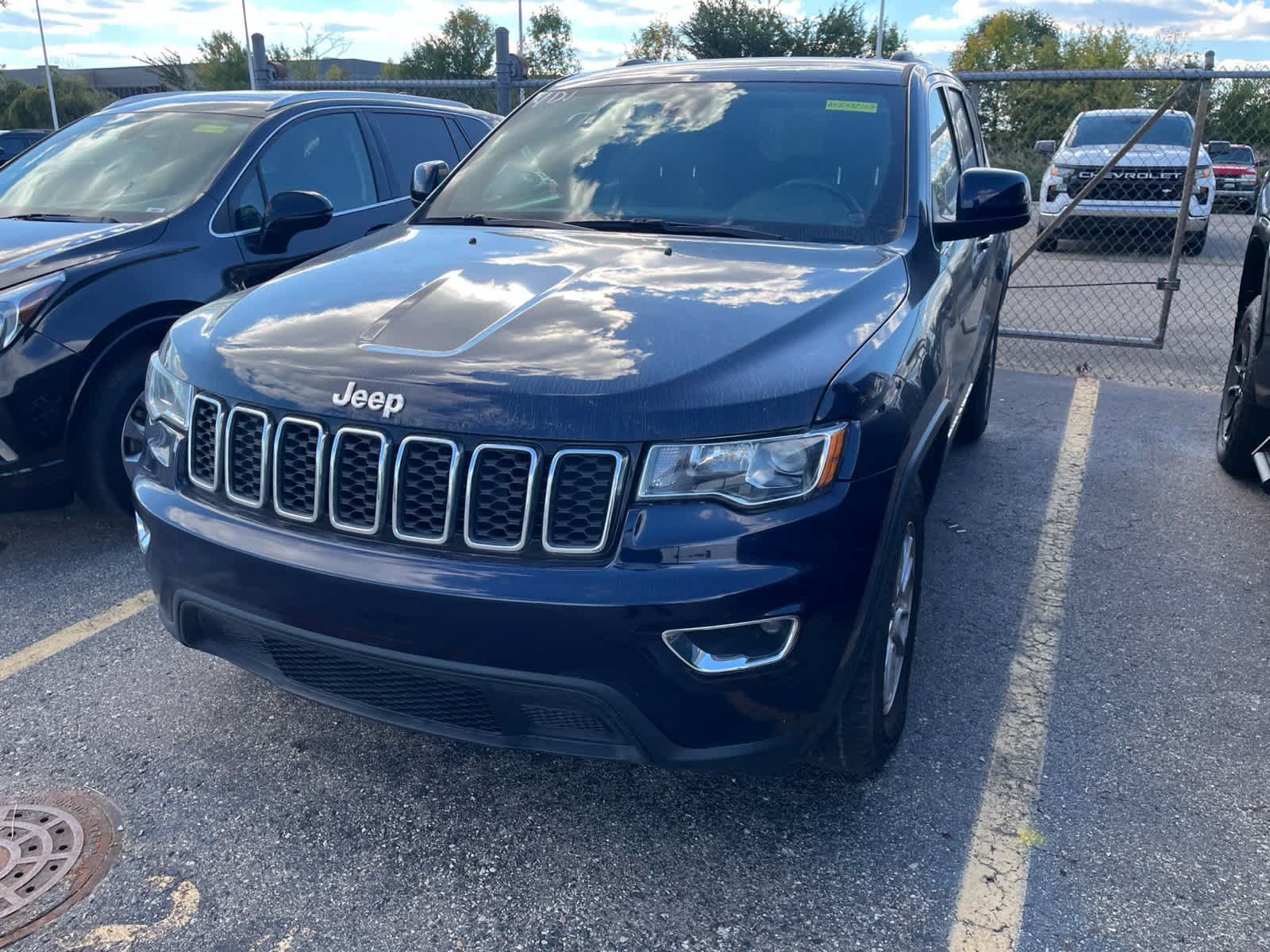 Used 2018 Jeep Grand Cherokee Laredo AWD/4WD image 3