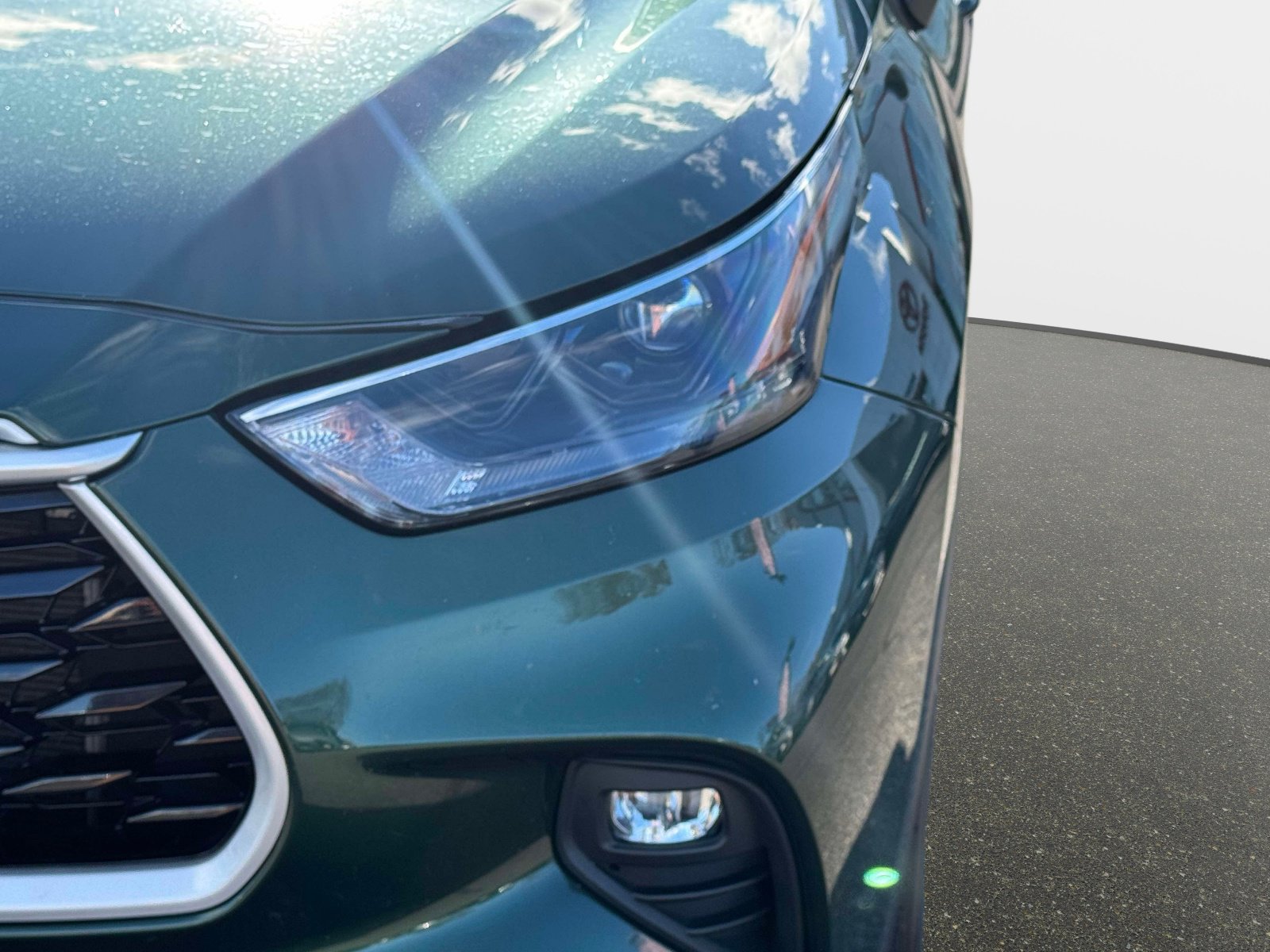 Used 2023 Toyota Highlander XLE image 6