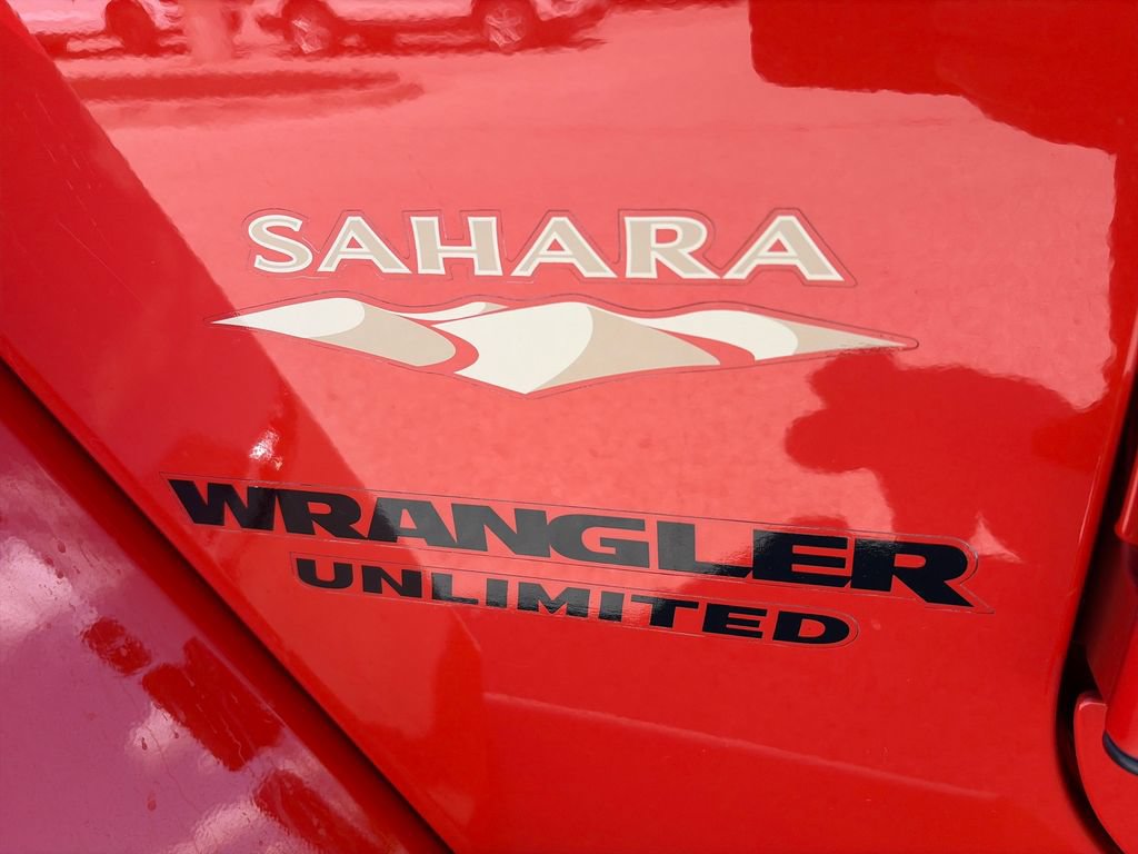 Used 2015 Jeep Wrangler Unlimited Sahara w/ Connectivity Group AWD/4WD image 5