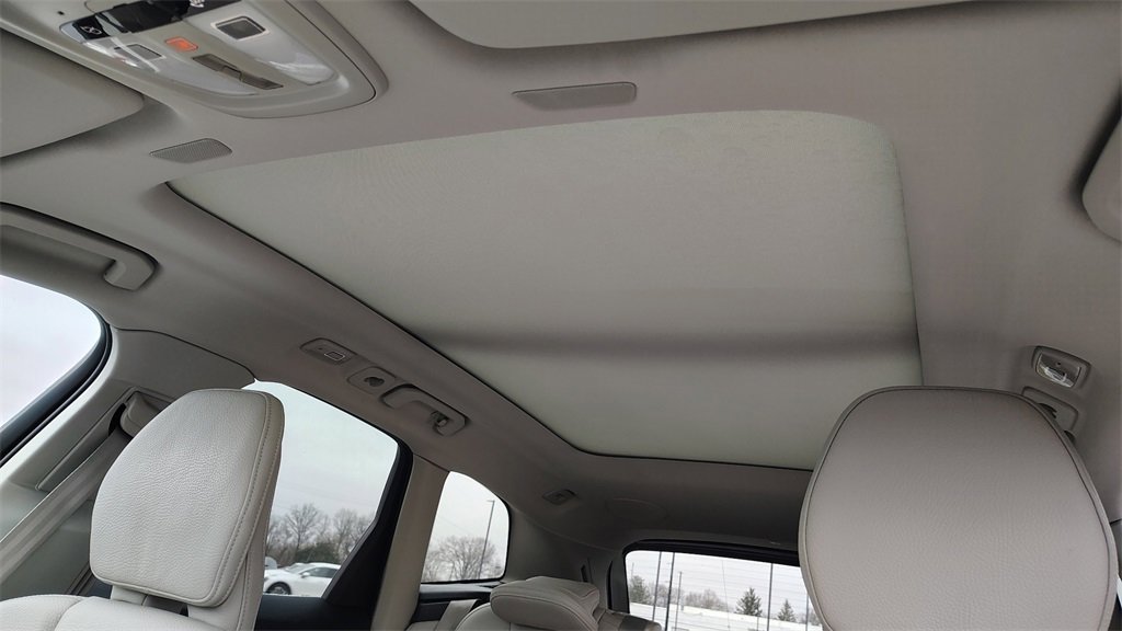 Certified 2023 Volvo XC60 B5 Plus w/ Climate Package image 26