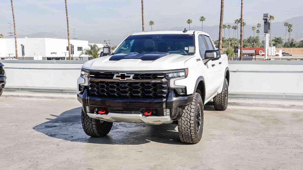Used 2023 Chevrolet Silverado 1500 ZR2 w/ Technology Package AWD/4WD image 4