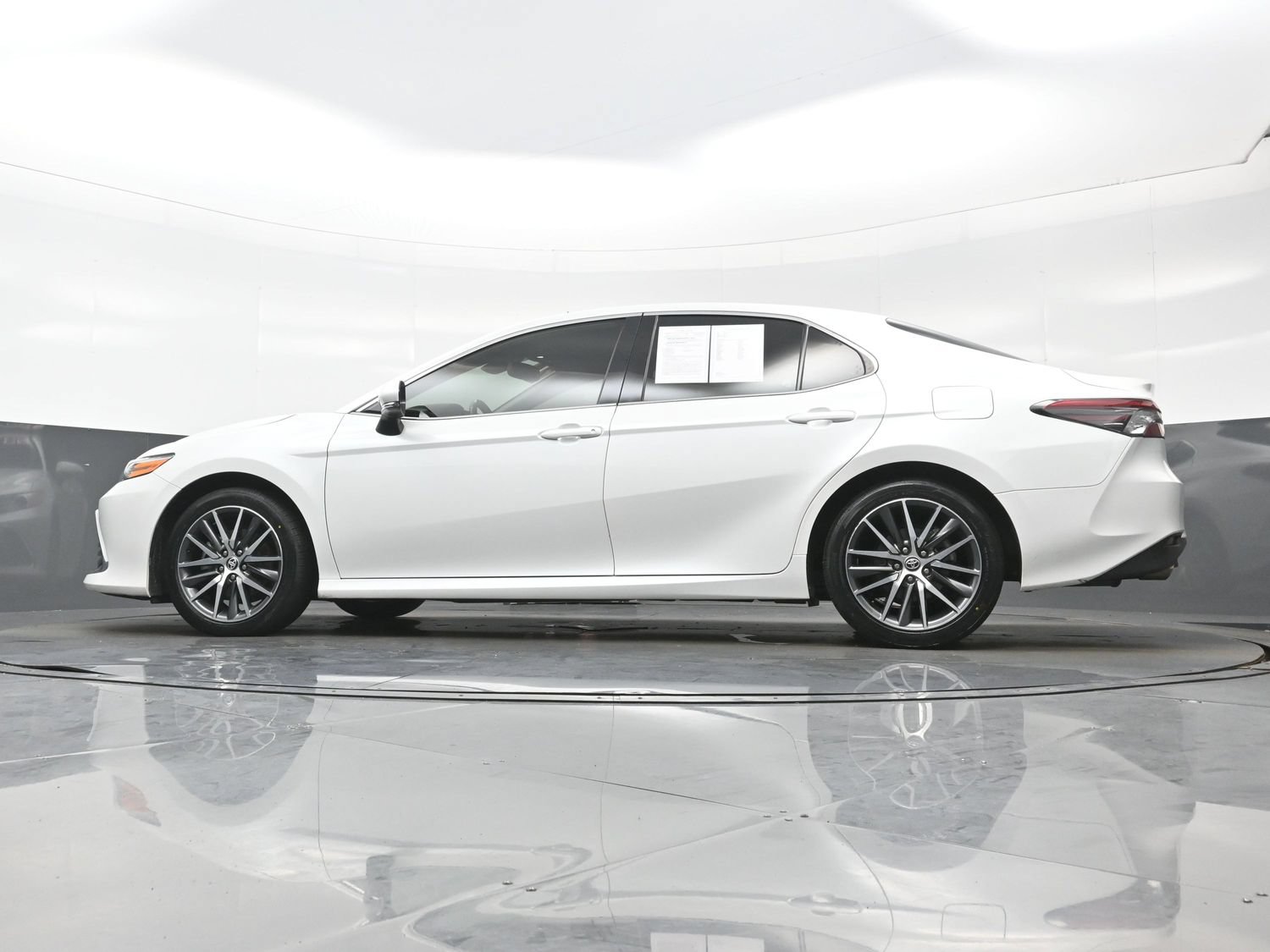 Used 2024 Toyota Camry XLE FWD image 32