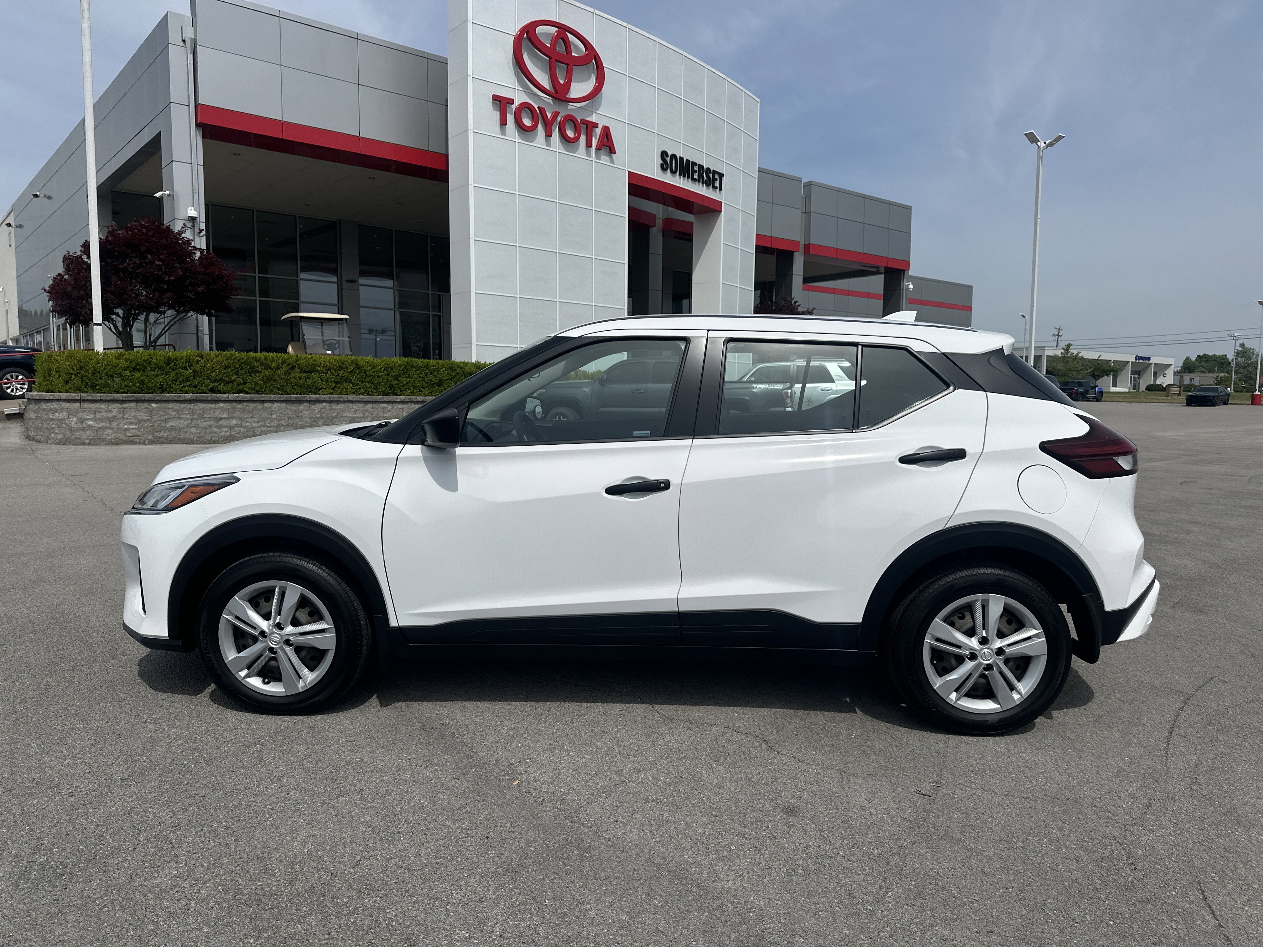 Used 2022 Nissan Kicks S FWD image 8