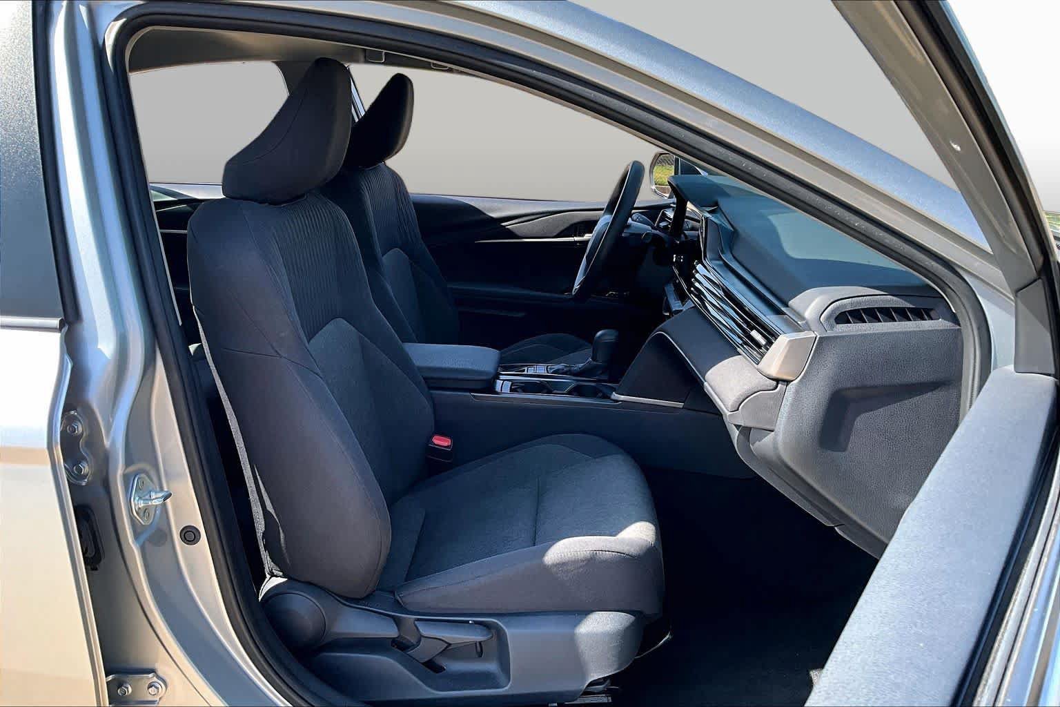Used 2025 Toyota Camry LE FWD image 9