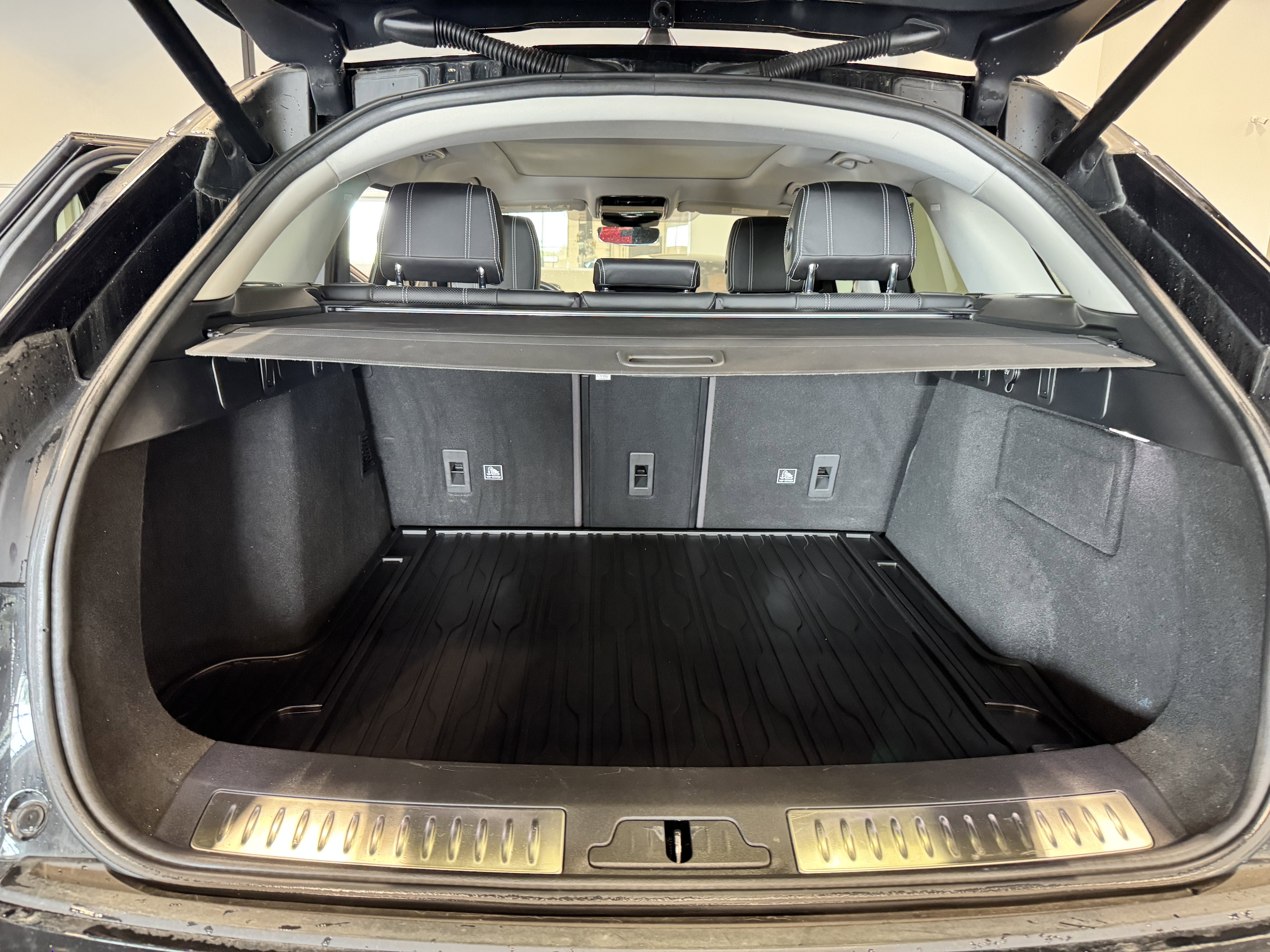 Used 2020 Land Rover Range Rover Velar S AWD/4WD image 13