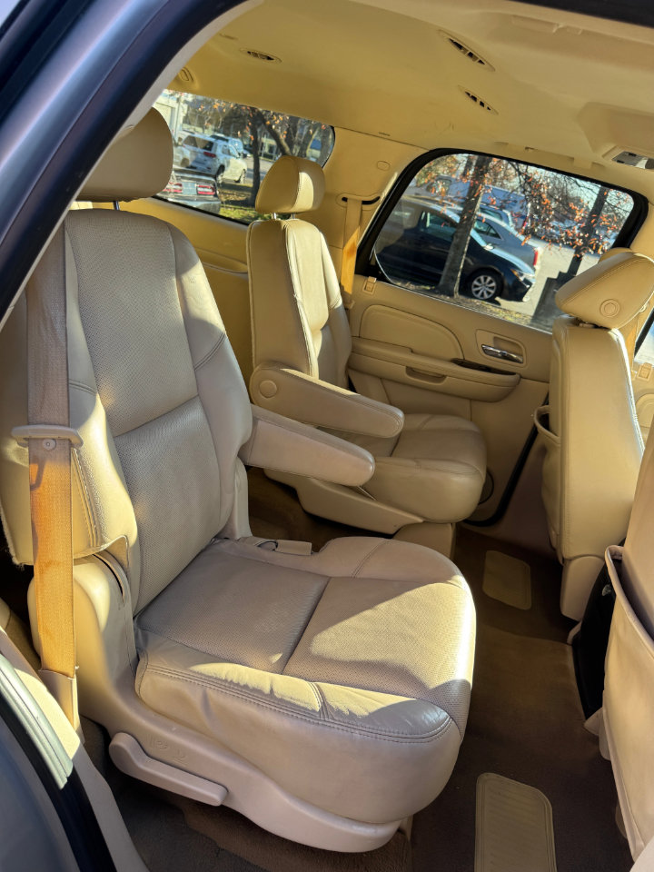 Used 2007 Cadillac Escalade AWD w/ Information Package image 18