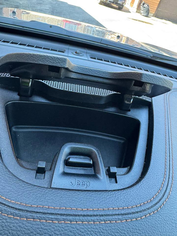 Used 2016 Jeep Cherokee Limited image 11