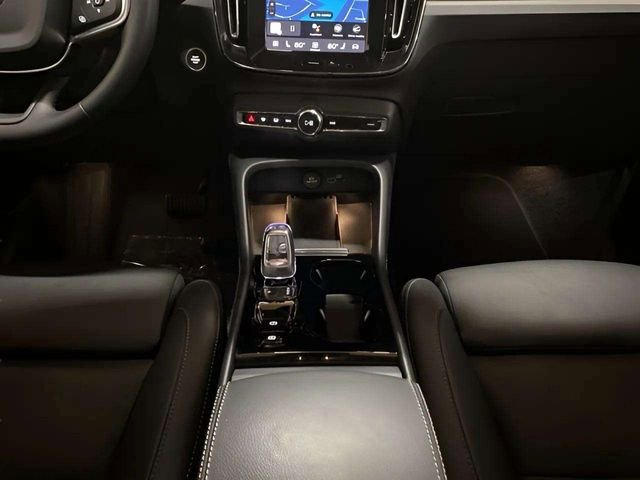 Used 2025 Volvo XC40 B5 Plus image 48