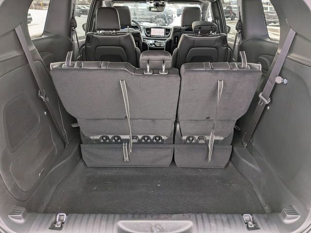 New 2026 Chrysler Pacifica Limited w/ Uconnect Theater Family Group image 29
