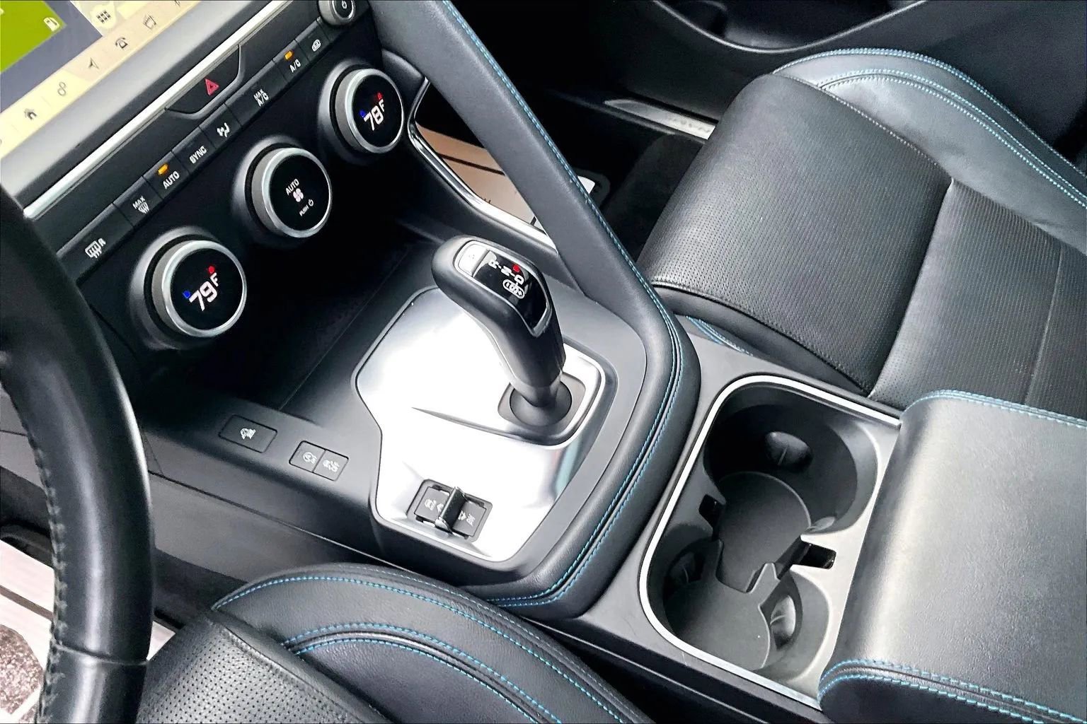 Used 2019 Jaguar E-PACE R-Dynamic SE image 15