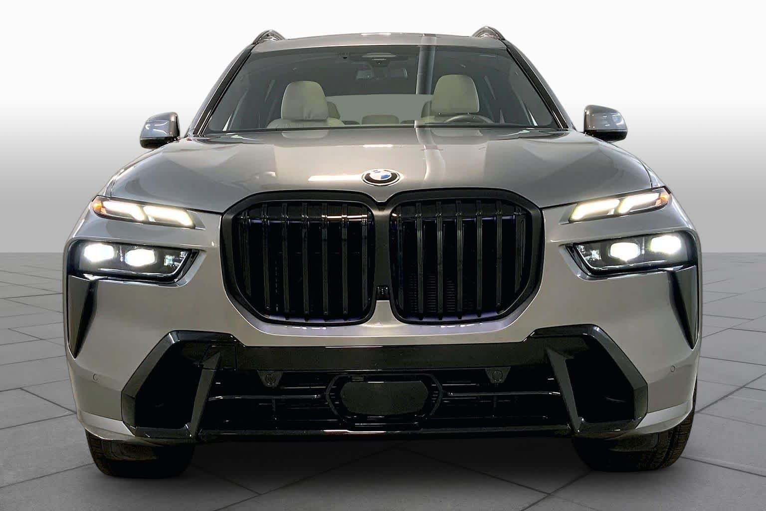 Used 2026 BMW X7 xDrive40i w/ M Sport Package AWD/4WD image 3