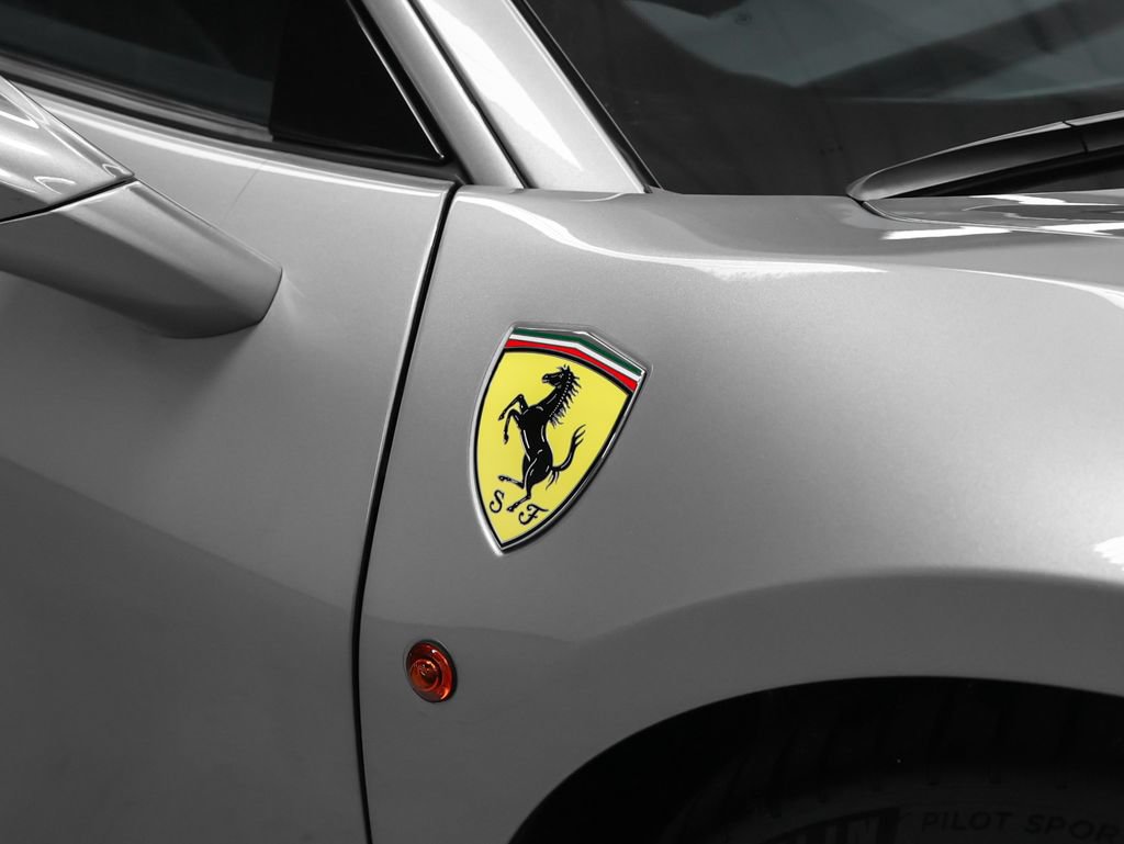 Certified 2018 Ferrari 488 GTB RWD image 9